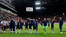 Sloventí fotbalisté se radují z vítzství ve vypjatém utkání evropské...