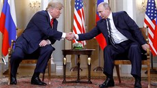 Americký prezident Donald Trump a ruský prezident Vladimir Putin na summitu v...