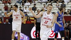 Polský basketbalista Adam Waczyski a jeho radostné gesto v utkání mistrovství...