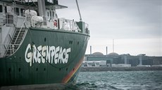 Lo Rainbow Warrior III ekologické organizace Greenpeace u pobeí Nizozemska...