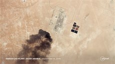 Hořící ropné zařízení v saúdskoarabském Abkajku (14. září 2019)