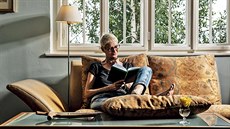 Jak bydlí Sylva Lauerová: Relaxace na sofa od znaky Rolf Benz s bízou za zády