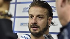 Kapitán brněnských hokejistů Martin Zaťovič hovoří s novináři na tiskové...