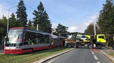 Ve Steovicích vykolejila tramvaj, uvolnila se obru. (17.9.2019)