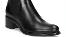 Pérka se hodí k plisované sukni i slim dínsm.