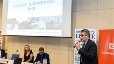 Úastníci konference Lepí místo pro ivot uspoádané v Olomouci spoleností MAFRA diskutovali o monostech vyuití moderních technologií ve stylu takzvaných chytrých mst Smart Cities. Jedním z nich byl i olomoucký primátor Miroslav bánek.