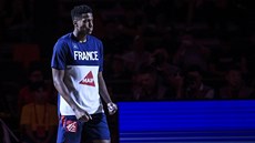 Francouzský rozehráva Frank Ntilikina ped zápasem se Spojenými státy.