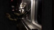 Pol�tí pohrani�níci vtrhli na lo� Greenpeace, která blokovala gda�ský p�ístav...