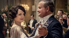 Elizabeth McGovernová a Hugh Bonneville ve filmu Panství Downton (2019)
