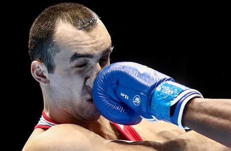 Muslim Gadimagomedov sice práv dostal enichovku, ale v kategorii do 91 kg se...