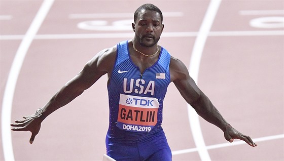 Obhájce titulu Justin Gatlin ovládl druhý rozběh na 100 metrů na MS v Dauhá.