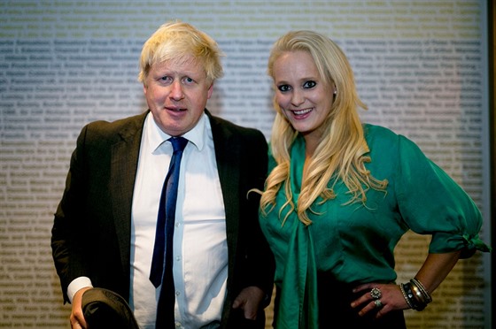 Britský premiér Boris Johnson a americká podnikatelka Jennifer Arcuriová na...