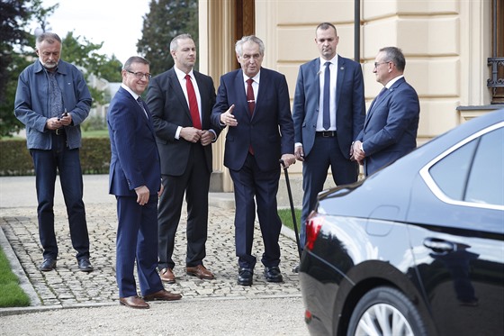 Prezident Miloš Zeman převzal v sobotu 28. října od automobilky Škoda Auto nový...