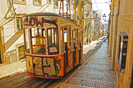 Jzda lutou tramvaj v Lisabonu je tm povinnost.