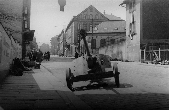 Oputná nmecká technika v ulicích Liberce.