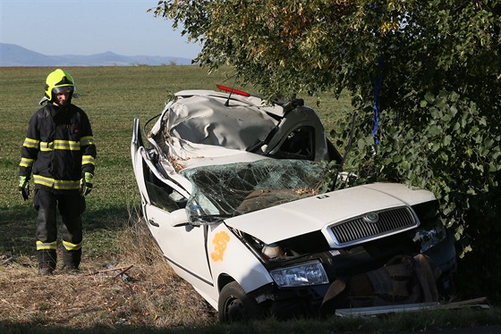 V obci Níebohy na Litomicku havarovalo osobní auto. (21. záí 2019)