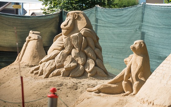 Výstava soch z písku v Ronov pod Radhotm