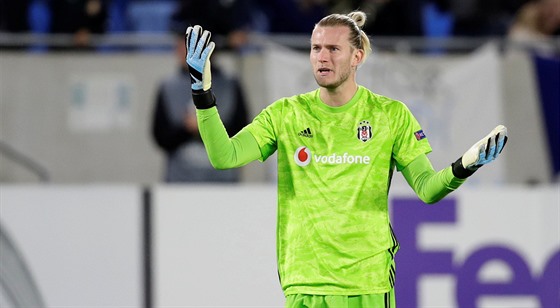 Gesto zmaru v podání brankáe Lorise Kariuse z Besiktasu Istanbul.