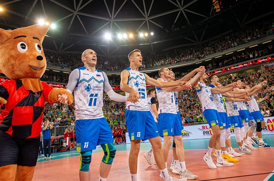 Slovintí volejbalisté slaví postup do semifinále mistrovství Evropy.