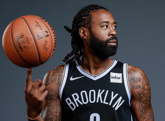 DeAndre Jordan pi focení Brooklyn Nets