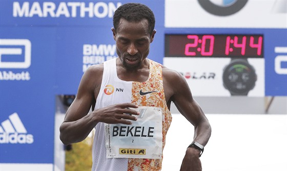 Etiopský bec Kenenisa Bekele v cíli Berlínského maratonu