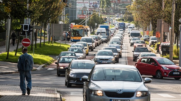 Zlín čeká o letních prázdninách dopravní šílenství, klíčové cesty omezí