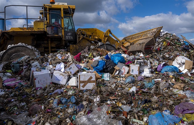 Akoli výsledky v tídní odpadu nejsou patné, na skládce se objevují plasty i...