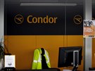 Opuštěná přepážka letecké společnosti Condor na letišti ve Frankfurtu nad...