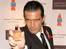 Antonio Banderas má na svém kont� ji� 67 v�ní, první na trh uvedl v roce 1997.