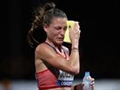 Marcela Joglová se snaí osvit na trati maratonu na mistrovství svta v Dauhá.