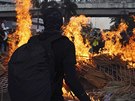 Demonstranti v Hongkongu zdemolovali vybavení nákupního stediska na pedmstí...