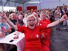 Píznivci sociálních demokrat reagují na pedbné výsledky pedasných voleb...
