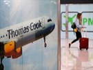 Reklamní panel cestovní kanceláře Thomas Cook na letišti na Mallorce (23. 9....