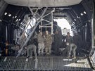 Americký obí armádní letoun C-5M SuperGalaxy pistál ve stedu ráno na...