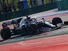 Lewis Hamilton z Mercedesu jede kvalifikaci formule 1 v Rusku.