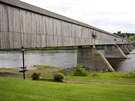 Hartland Bridge (Kanada). Most peklenuje eku Saint John River z Hartlandu do...