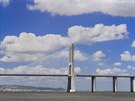 Vasco da Gama (Portugalsko). Most, který se klene pes ústí eky Tejo, je...