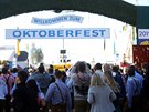 Desítky lidí ekají ji od rána, a se otevou brány 186. roníku Oktoberfestu...