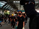 V Hongkongu se opět střetli protivládní demonstranti s policií, který proti nim...