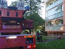 Při požáru bytového domu v pražských Záběhlicích byli dnes ráno vážně zraněni...