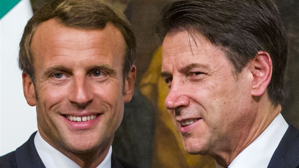 Francouzský prezident Emmanuel Macron a italský premiér Giuseppe Conte se...