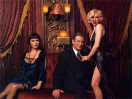 Catherine Zeta-Jonesová, Richard Gere a Renée Zellwegerová ve filmu Chicago...