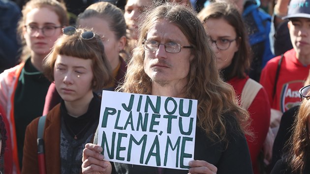 Dal�� se s�ri� st�vek za ochranu klimatu svolali p�edev��m studenti. Na jejich v�zvu se ale z��astnili i dosp�l�. (20. z��� 2019)