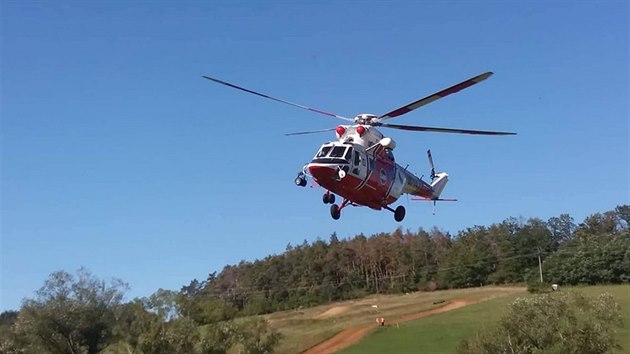 Vrtulnk leteck zchrann sluby musel v sobotu dvakrt vzltnout k motokrosovmu zvodu u Horaovic (21. z 2019).