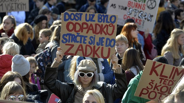Studenti na Staromstskm nmst v Praze stvkuj za ochranu klimatu. Akci iniciovali zstupci esk odnoe ekologickho hnut Fridays for Future. (20. z 2019)