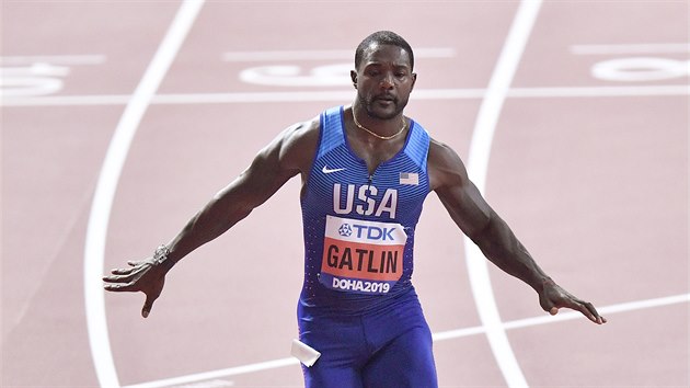 Obhjce titulu Justin Gatlin ovldl druh rozbh na 100 metr na MS v Dauh.
