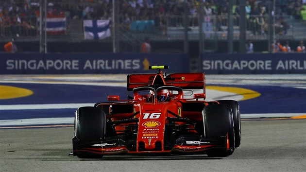 Charles Leclerc ze stje Ferrari bhem Velk ceny Singapuru