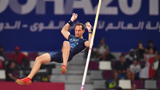 Francouz Renaud Lavillenie v kvalifikaci mistrovstv svta v Dauh