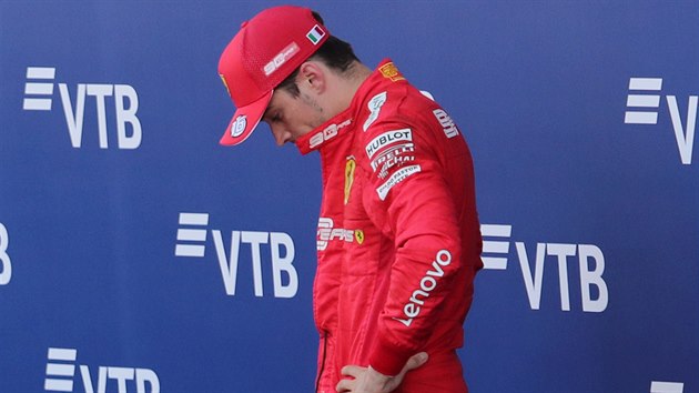 Charles Leclerc z Ferrari smutn po tetm mst ve Velk cen Ruska.