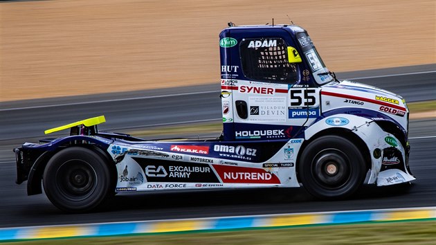 Adam Lacko na trati třetí jízdy na okruhu v Le Mans v seriálu mistrovství Evropy tahačů